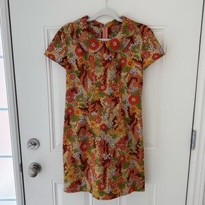 Hippie 70s Floral Short-Sleeve Shift Dress in Multi-Color